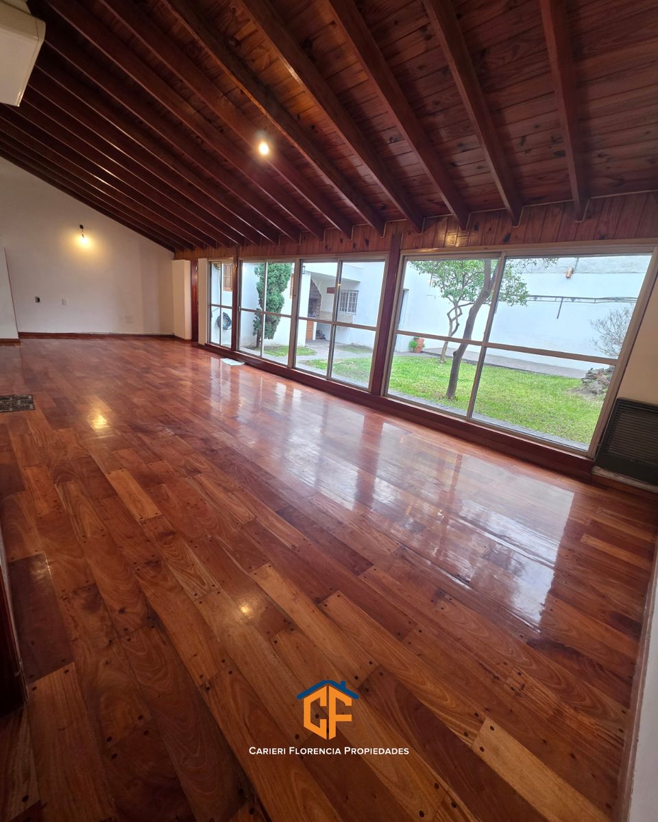 HERMOSA CASA 5 AMBIENTES EN VENTA CON PATIO, PARRILLA Y QUINCHO, EN EXCELENTE ESTADO - 2