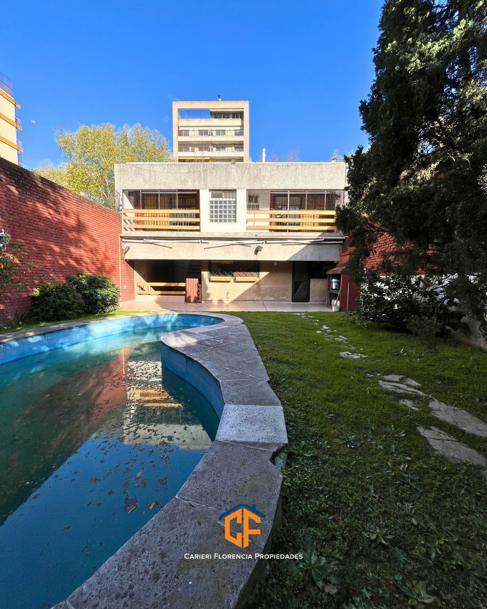 CASA 7 AMBIENTES EN VENTA EN SAN MARTIN CENTRO CON AMPLIO JARDIN Y PILETA — foto 2
