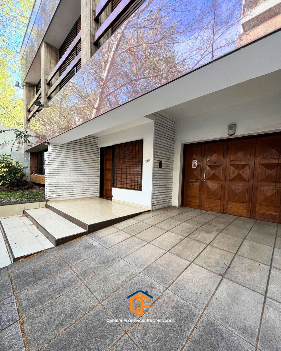 CASA 7 AMBIENTES EN VENTA EN SAN MARTIN CENTRO CON AMPLIO JARDIN Y PILETA — foto 3