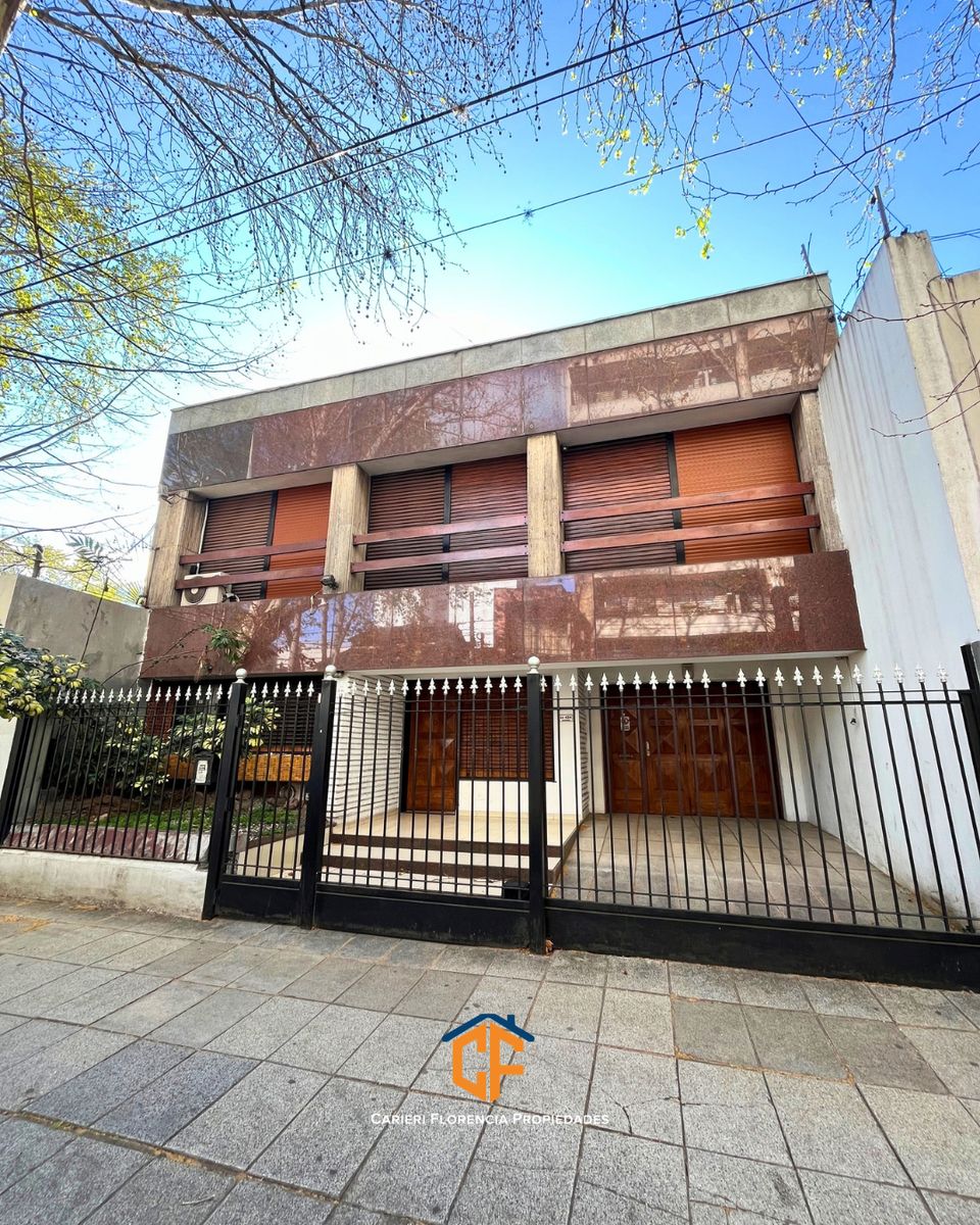CASA 7 AMBIENTES EN VENTA EN SAN MARTIN CENTRO CON AMPLIO JARDIN Y PILETA — foto 4