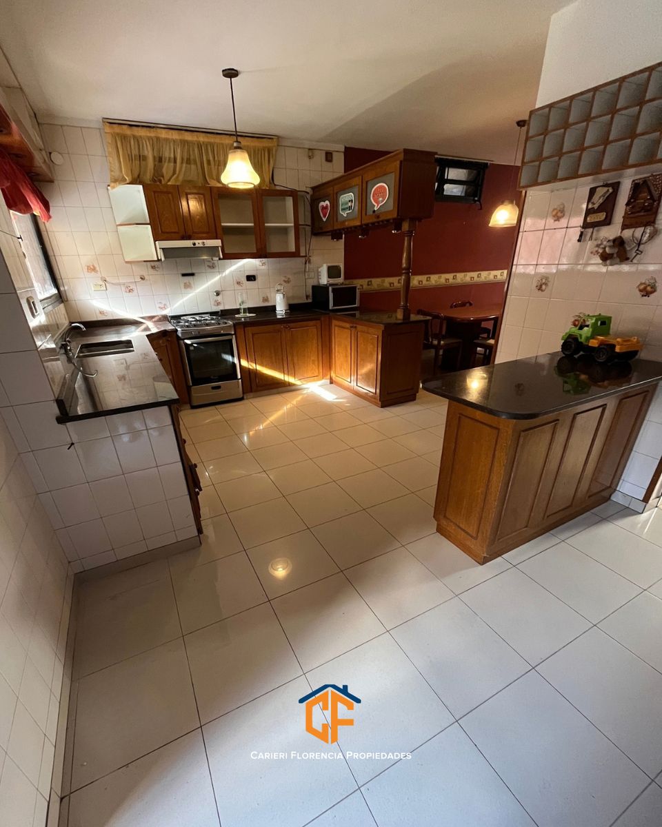 CASA 7 AMBIENTES EN VENTA EN SAN MARTIN CENTRO CON AMPLIO JARDIN Y PILETA — foto 9