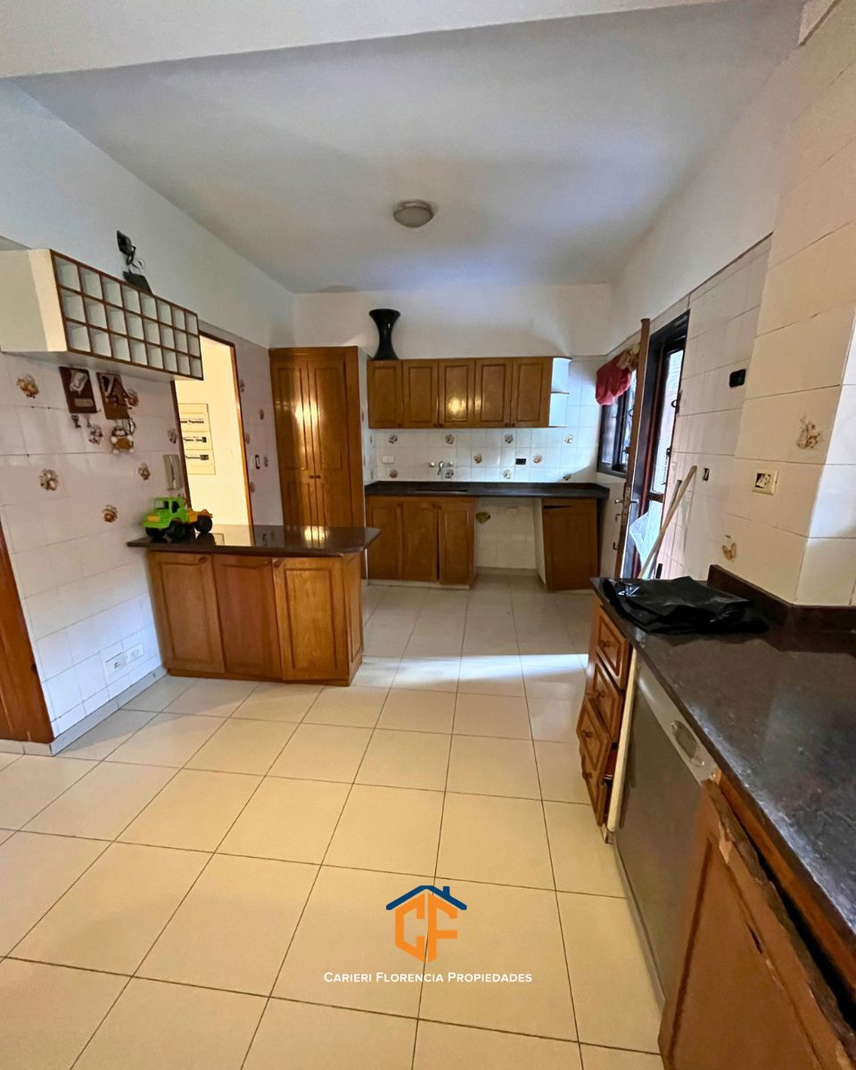 CASA 7 AMBIENTES EN VENTA EN SAN MARTIN CENTRO CON AMPLIO JARDIN Y PILETA — foto 10