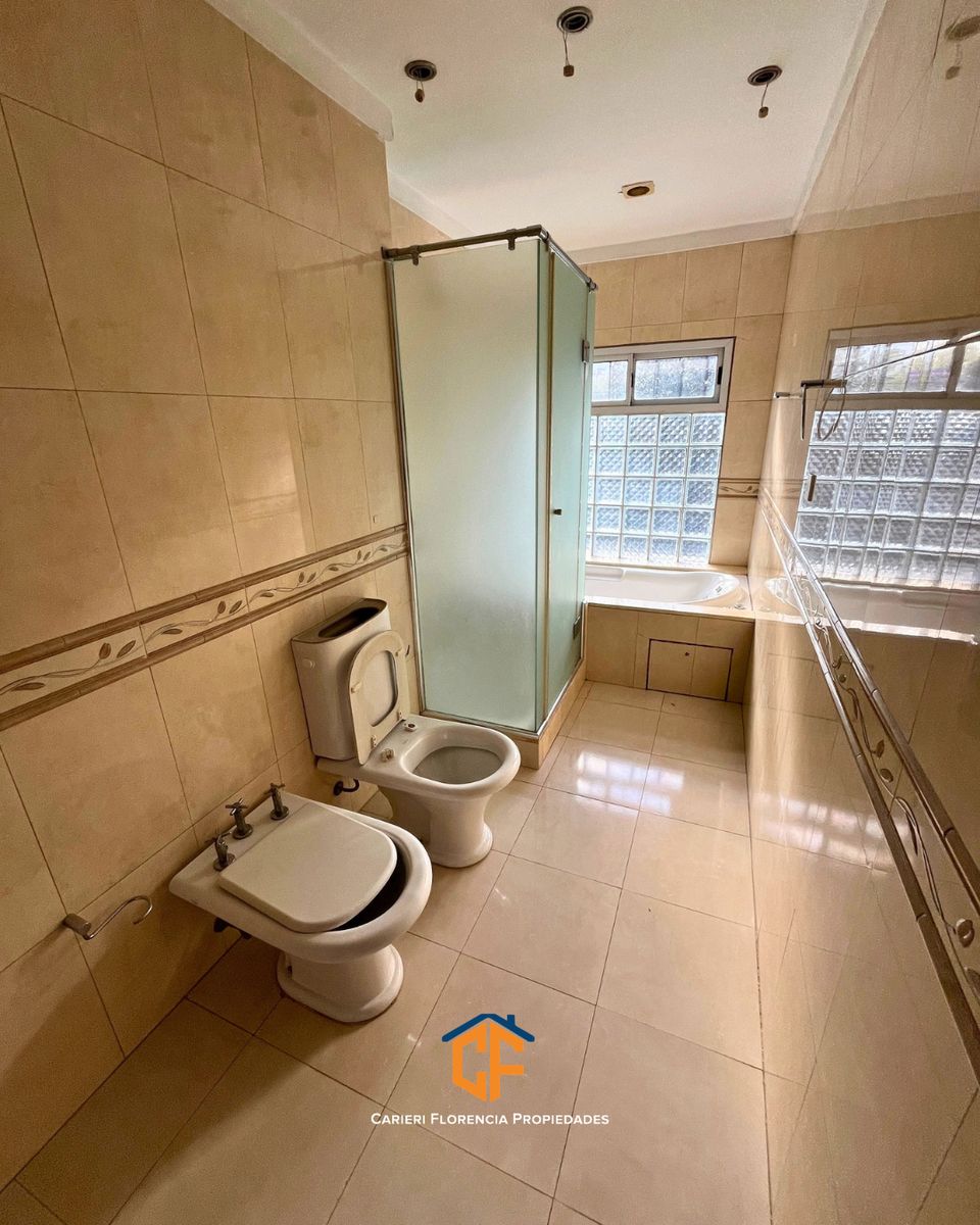 CASA 7 AMBIENTES EN VENTA EN SAN MARTIN CENTRO CON AMPLIO JARDIN Y PILETA - 30
