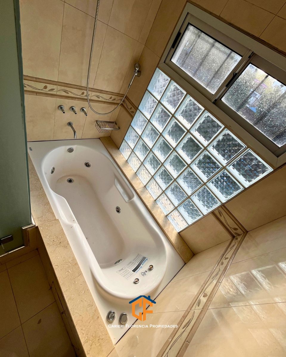 CASA 7 AMBIENTES EN VENTA EN SAN MARTIN CENTRO CON AMPLIO JARDIN Y PILETA - 31