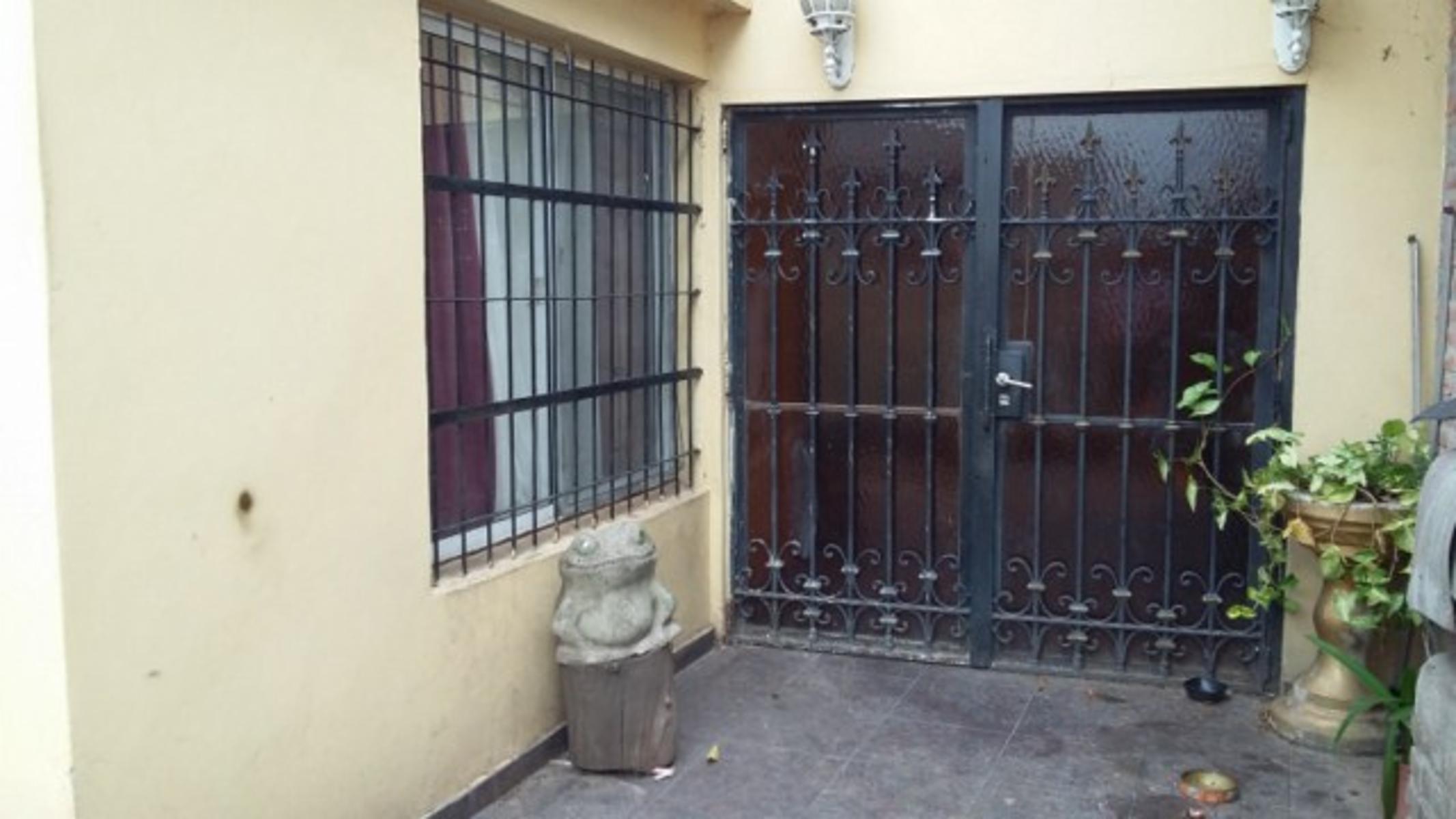 CASA CON 3 DORMITORIOS A UNA CUADRA DE PTE PERON — foto 5