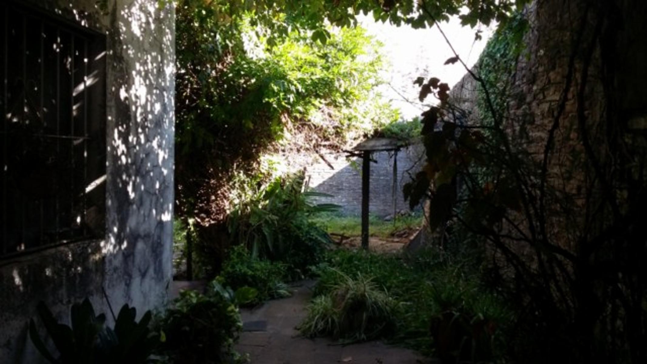 Casa tipo chalet de 4 ambientes a una cuadra de Gaspar Campos — foto 5