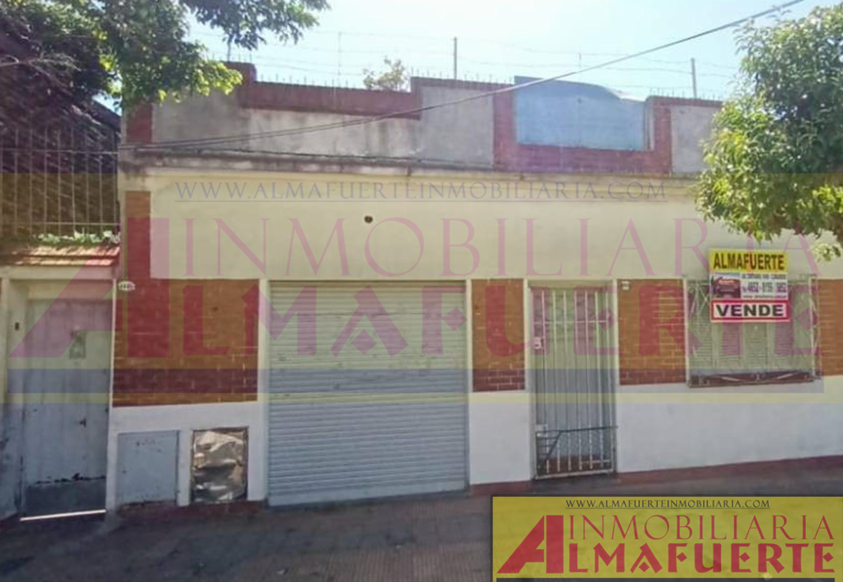 Sobre lote de 304 m2, frente vivienda de tres ambientes