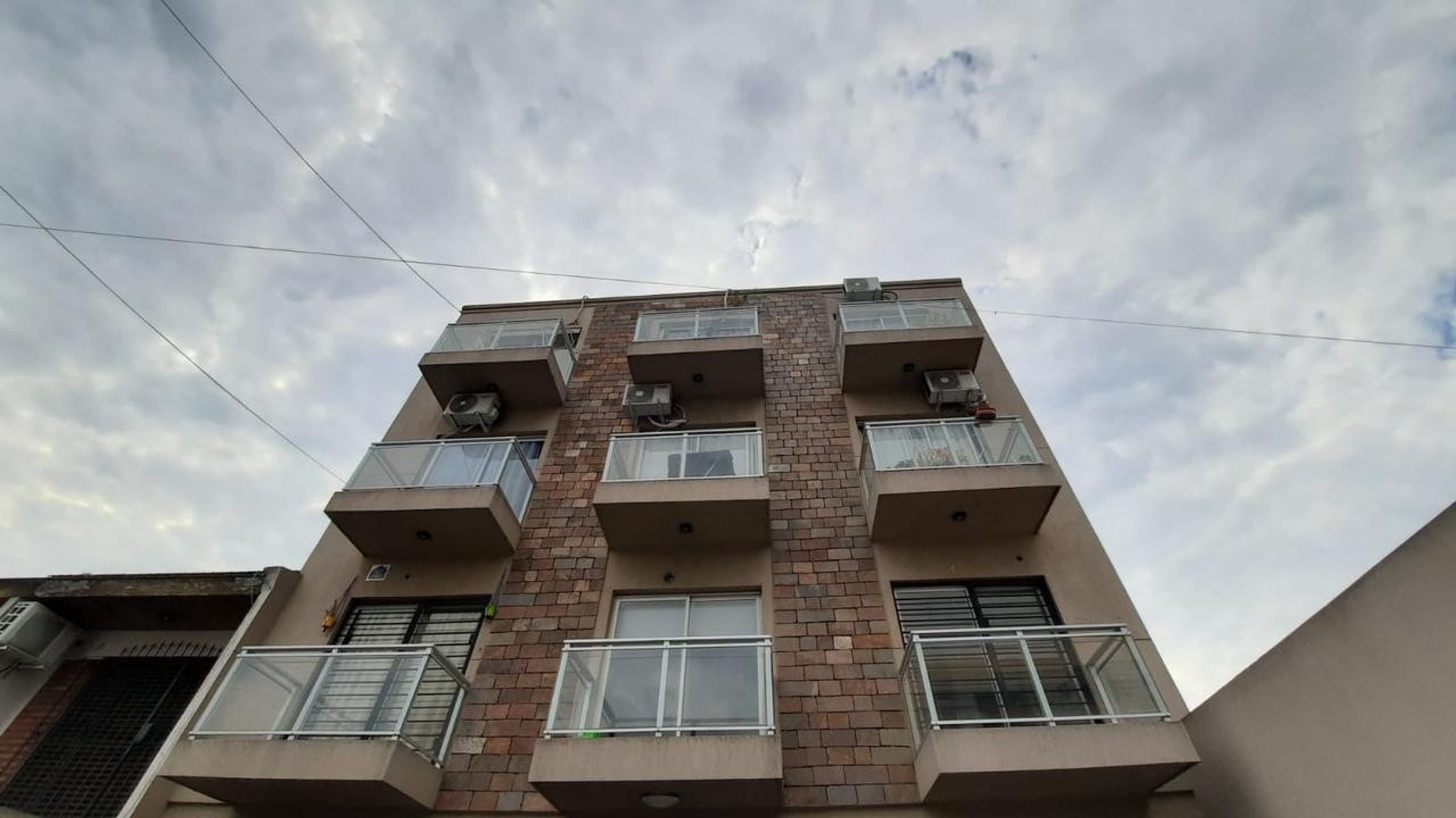 NUEVO VALOR VENTA DEPTO AL FRENTE 3º PISO — foto 2