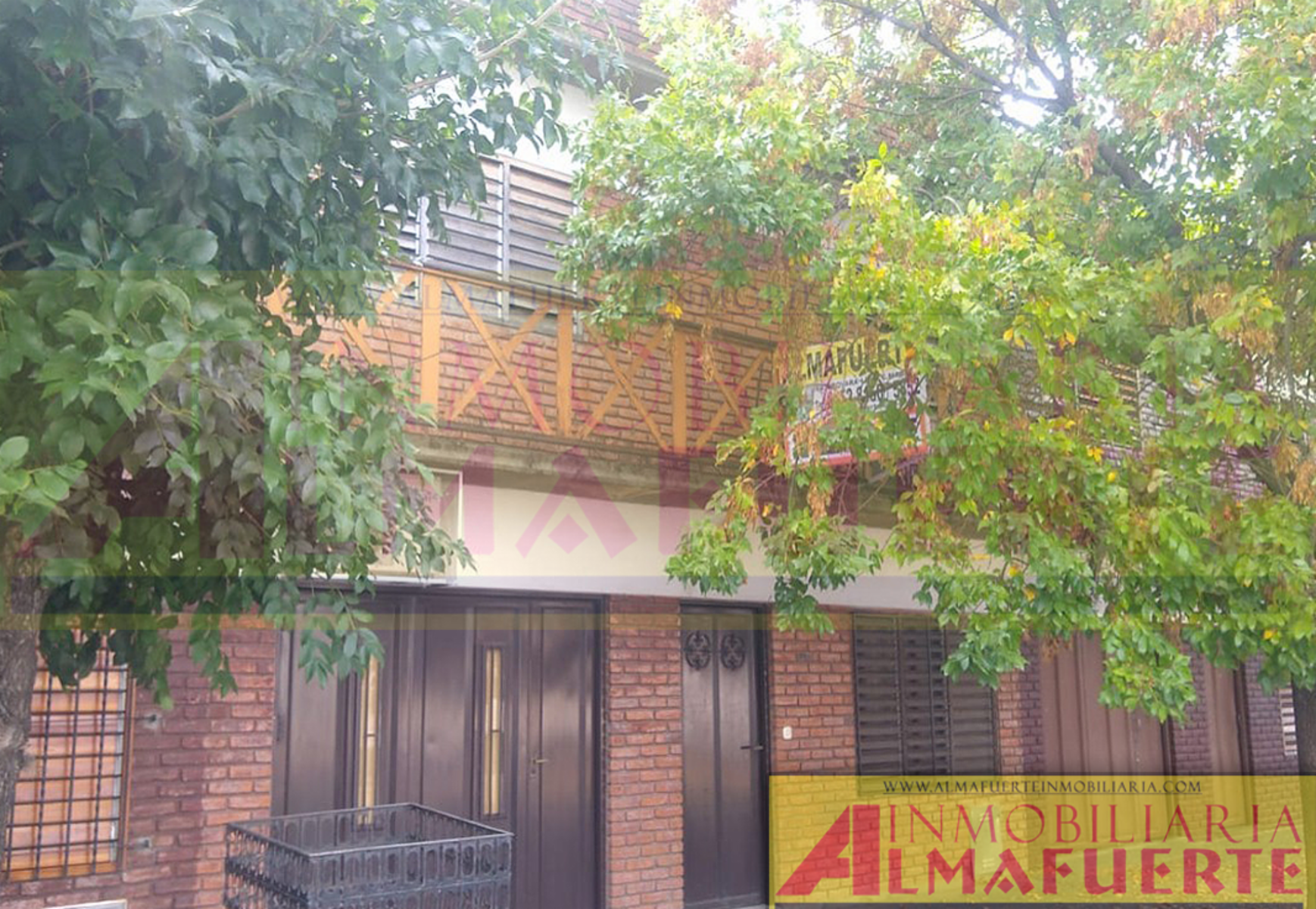 Duplex de 4 dormitorios con garage, patio, terraza.