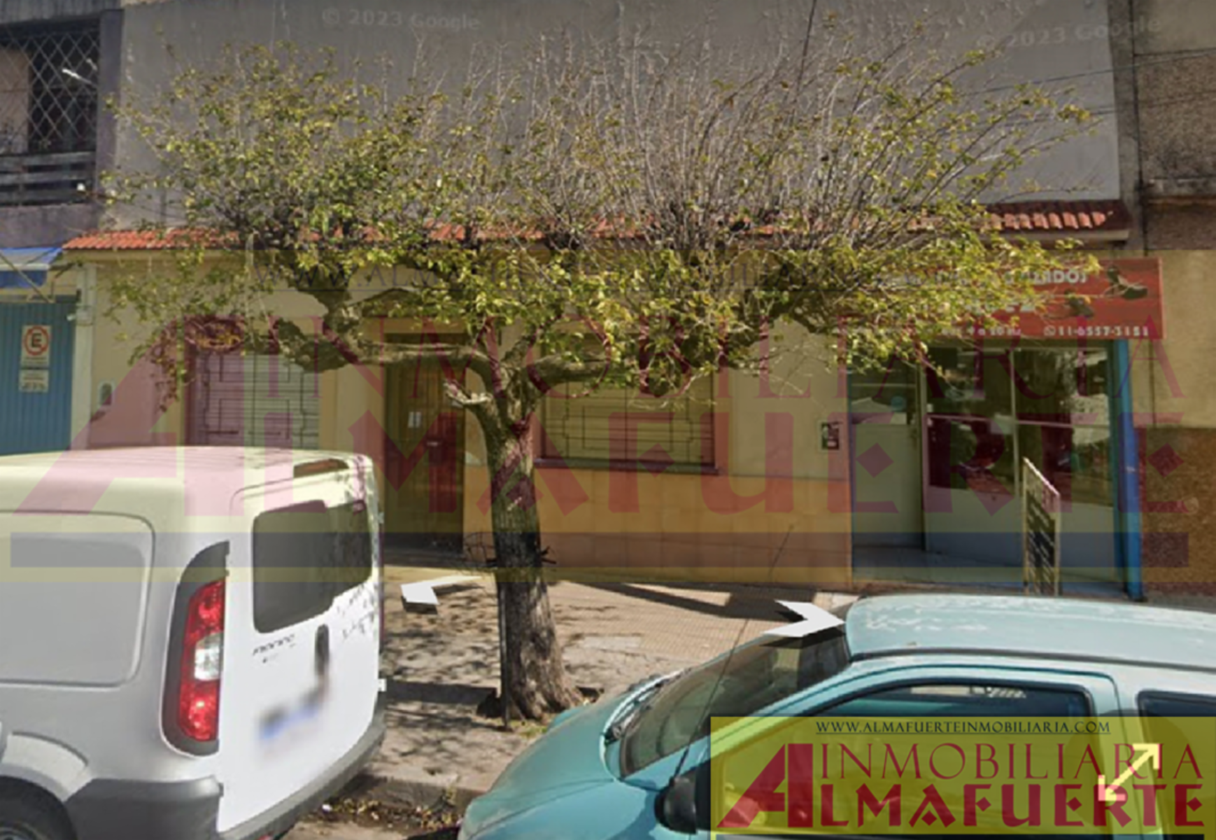 Casa con local al frente