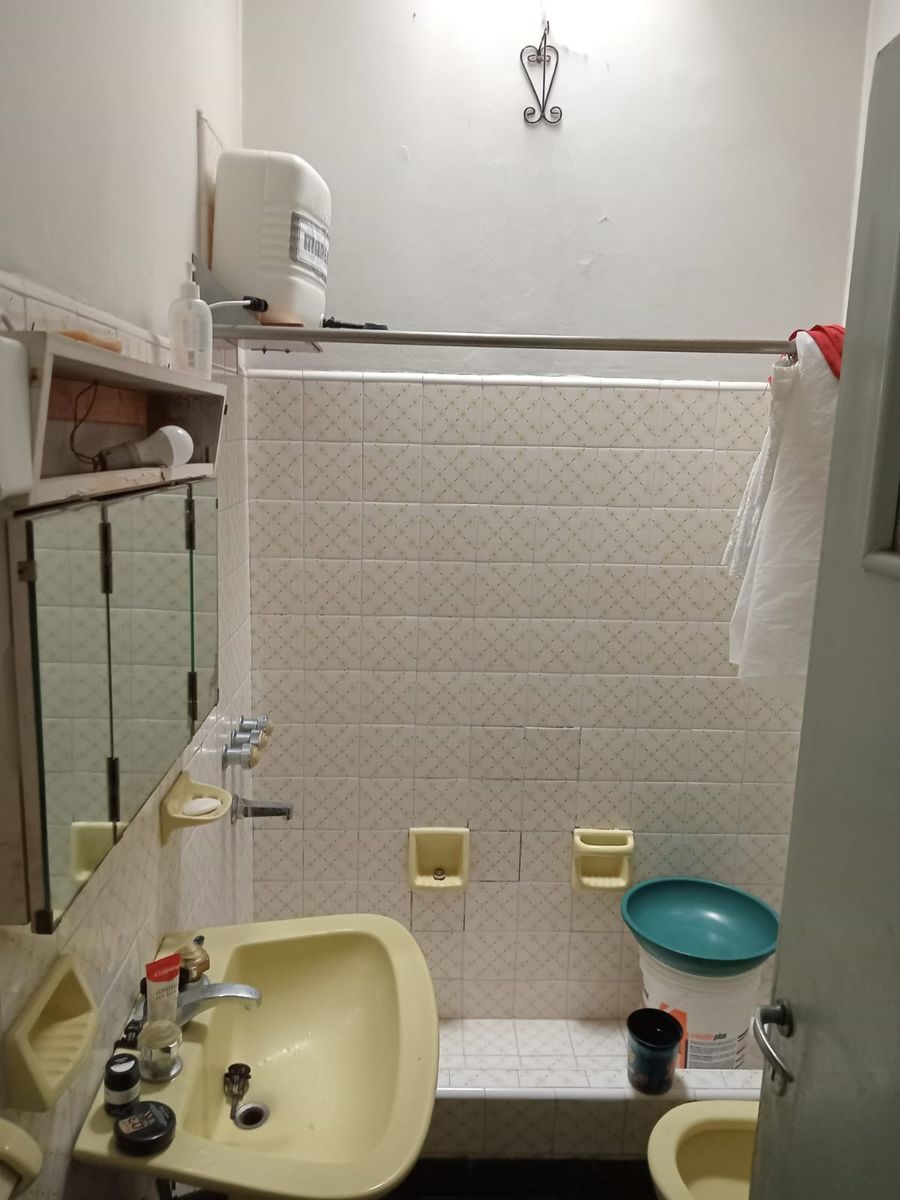 VENTA Casa 3 ambientes con jardin