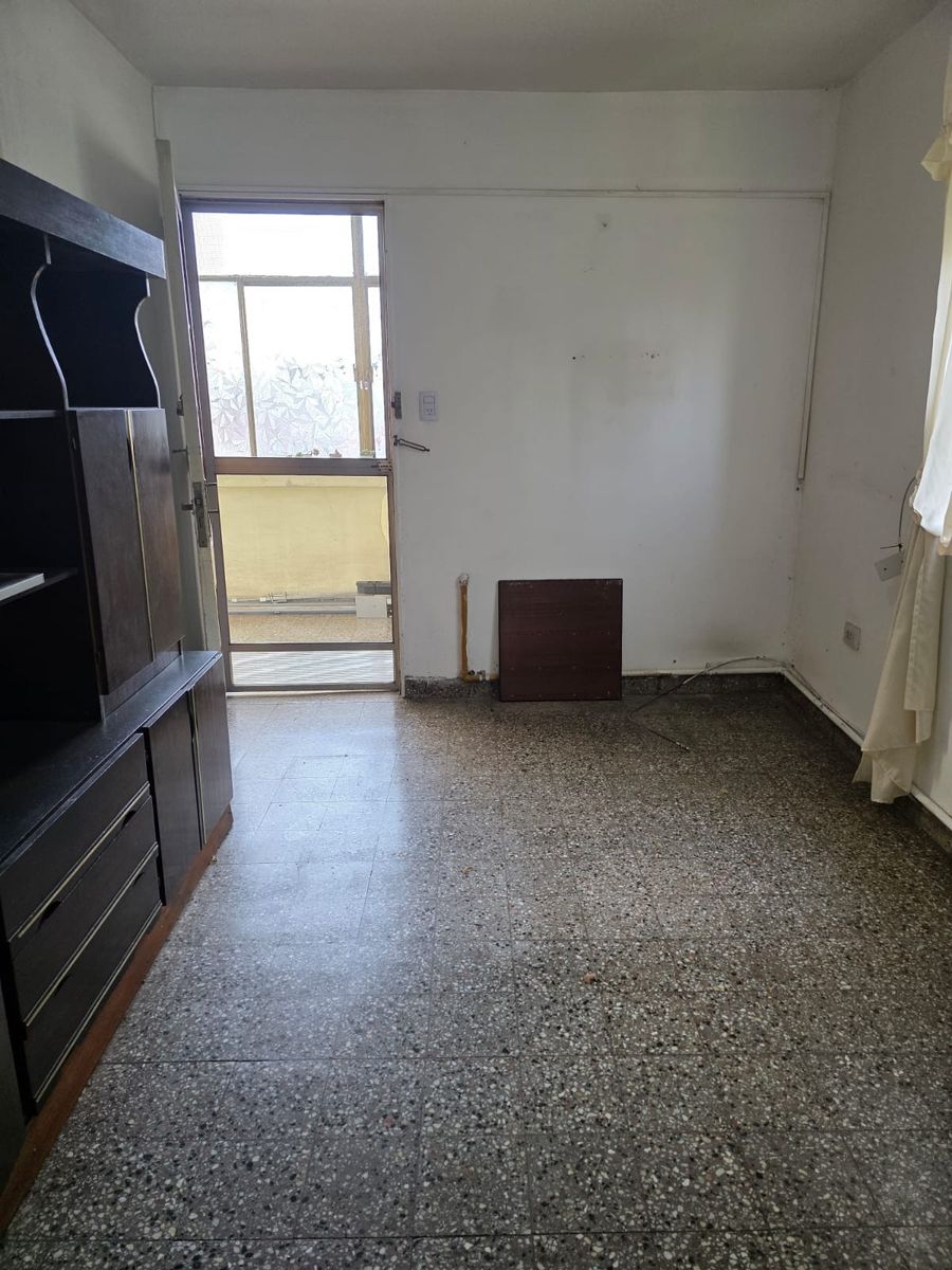 VENTA DEPARTAMENTO 3 AMBIENTES EN 1º PISO AL FRENTE — foto 2