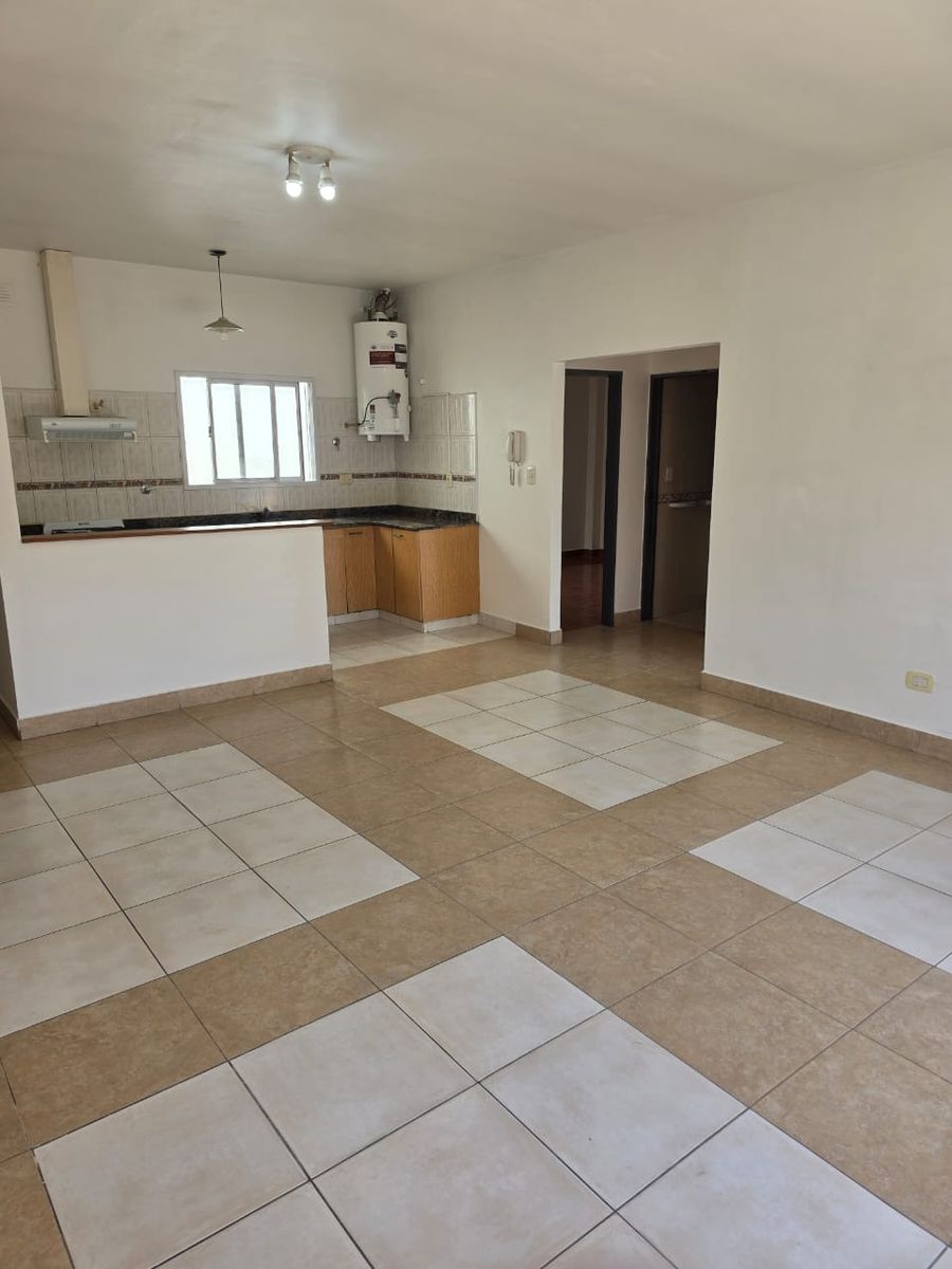 ALQUILER DTO. 3 AMBIENTES CON BALCÓN — foto 2