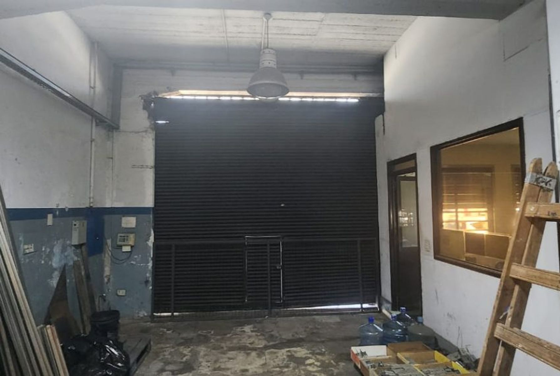 VENTA IMPORTANTE GALPÓN SOBRE CROVARA CON DOBLE SALIDA - 4