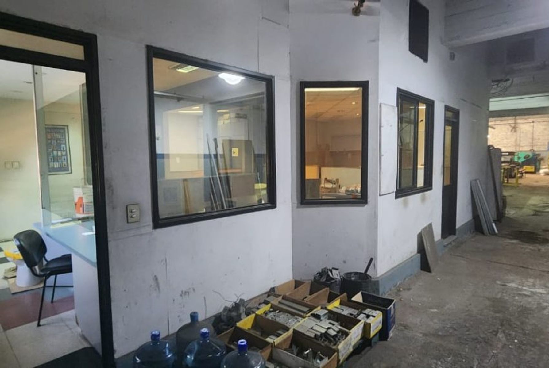 VENTA IMPORTANTE GALPÓN SOBRE CROVARA CON DOBLE SALIDA - 6