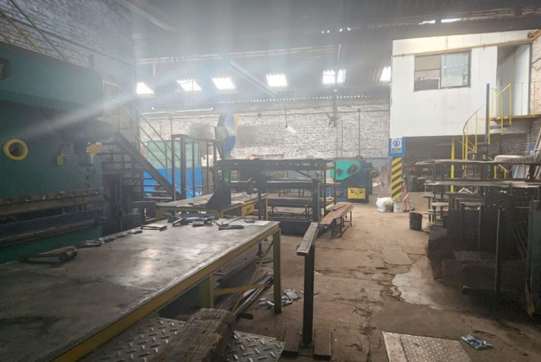 VENTA IMPORTANTE GALPÓN SOBRE CROVARA CON DOBLE SALIDA - 8