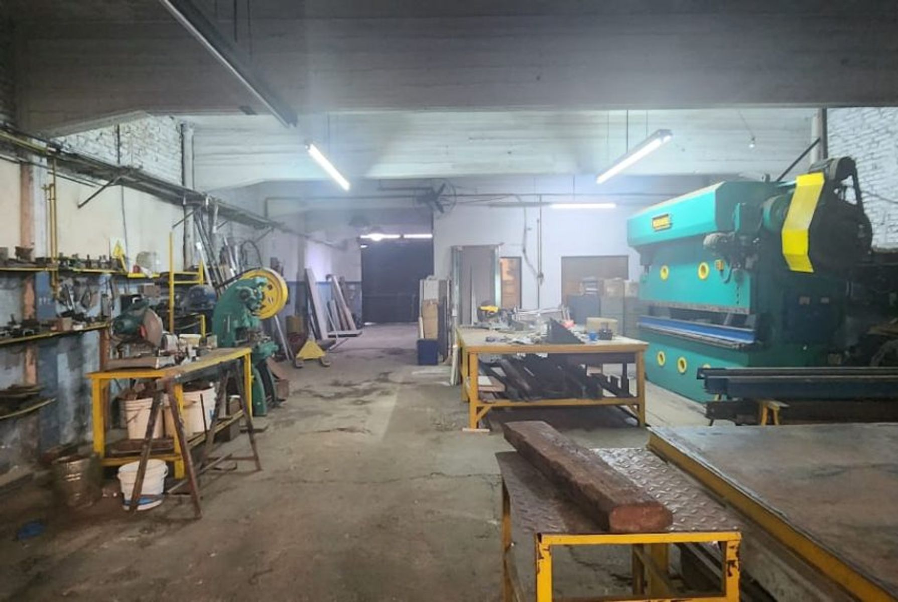 VENTA IMPORTANTE GALPÓN SOBRE CROVARA CON DOBLE SALIDA - 11