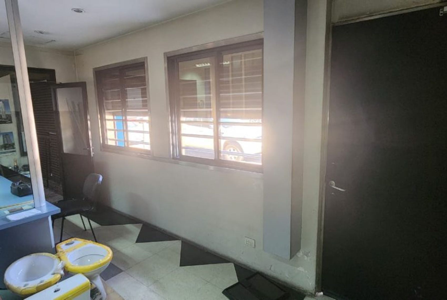 VENTA IMPORTANTE GALPÓN SOBRE CROVARA CON DOBLE SALIDA - 23