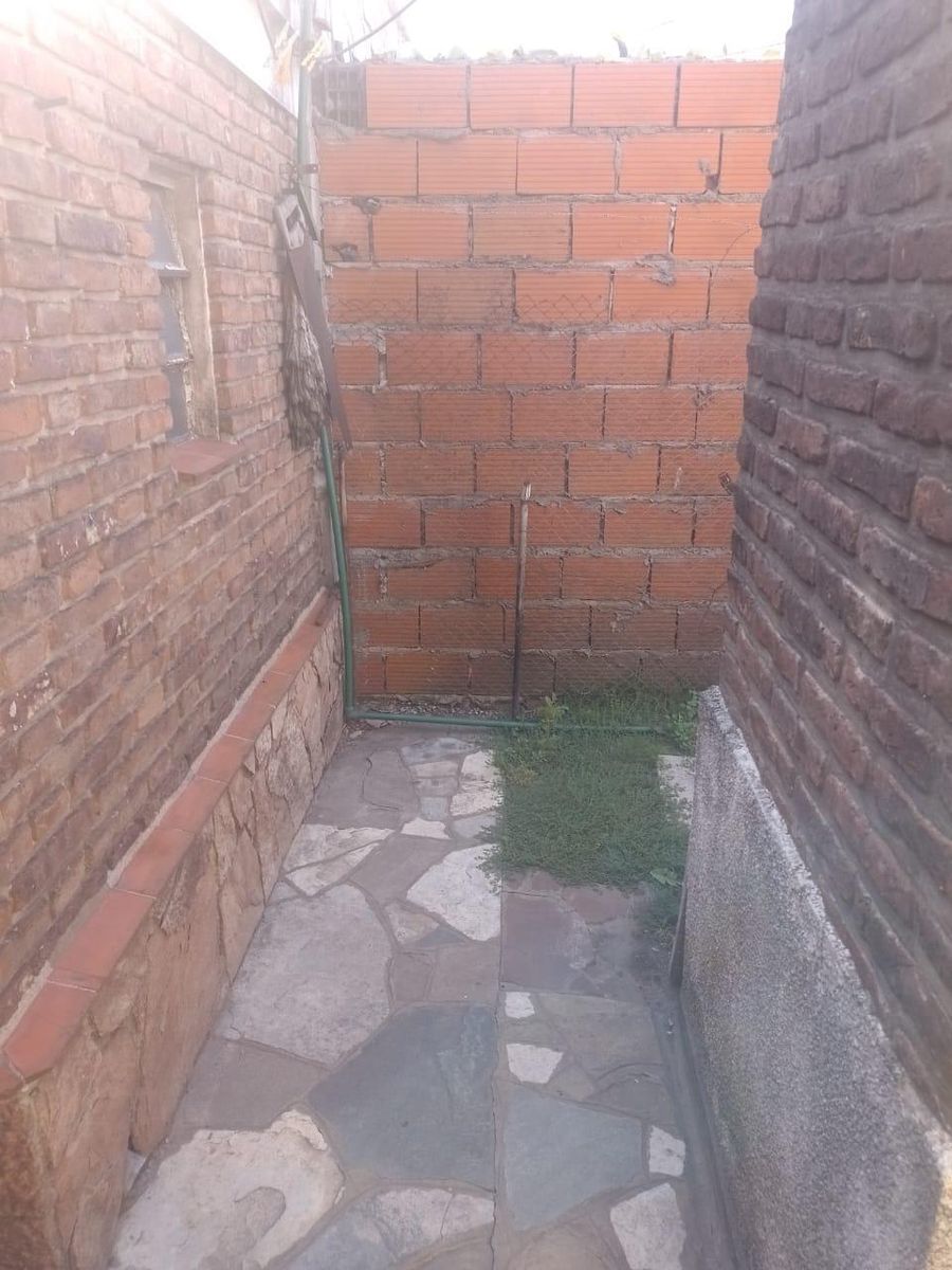 VENTA CASA 3 AMB. EN ESQUINA - 17