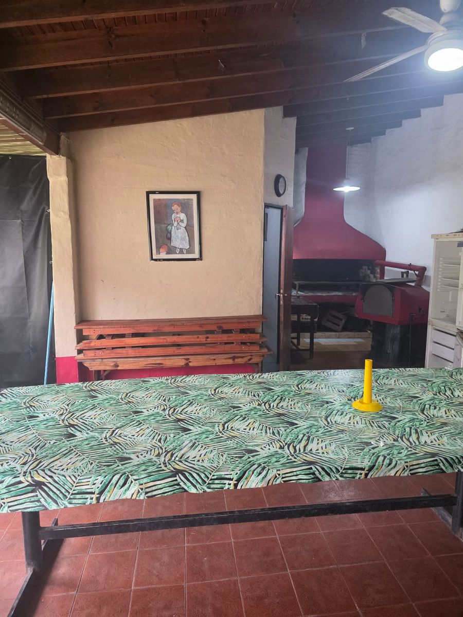 VENTA QUINTA CON PILETA TERRENO DE 1600 m2 EN 20 DE JUNIO - 23