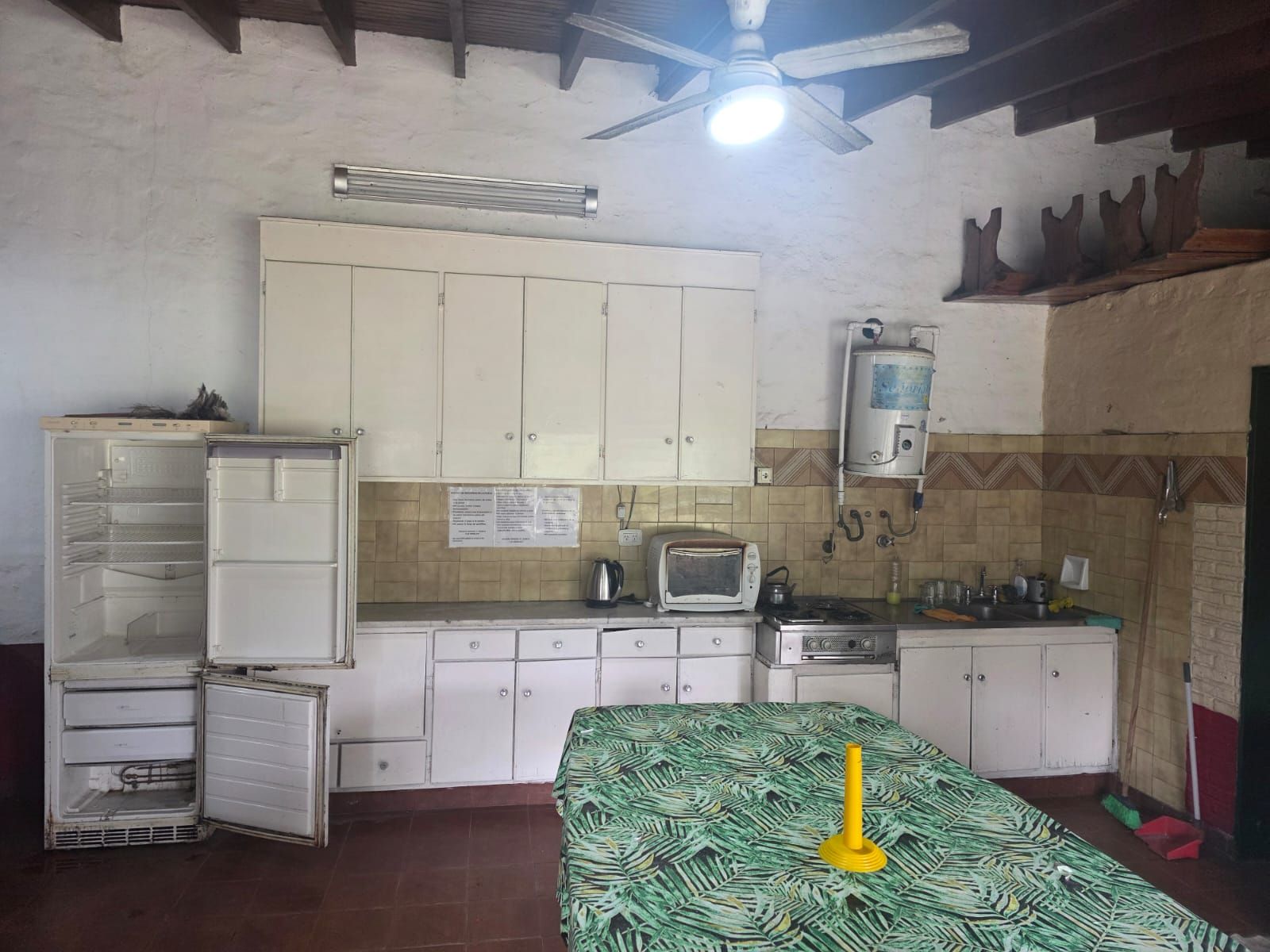 VENTA QUINTA CON PILETA TERRENO DE 1600 m2 EN 20 DE JUNIO - 24