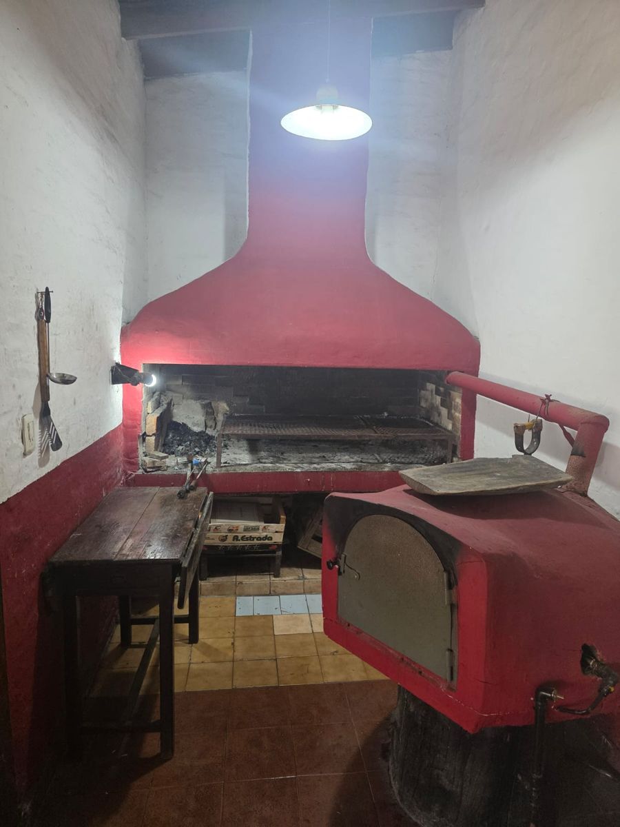 VENTA QUINTA CON PILETA TERRENO DE 1600 m2 EN 20 DE JUNIO - 25