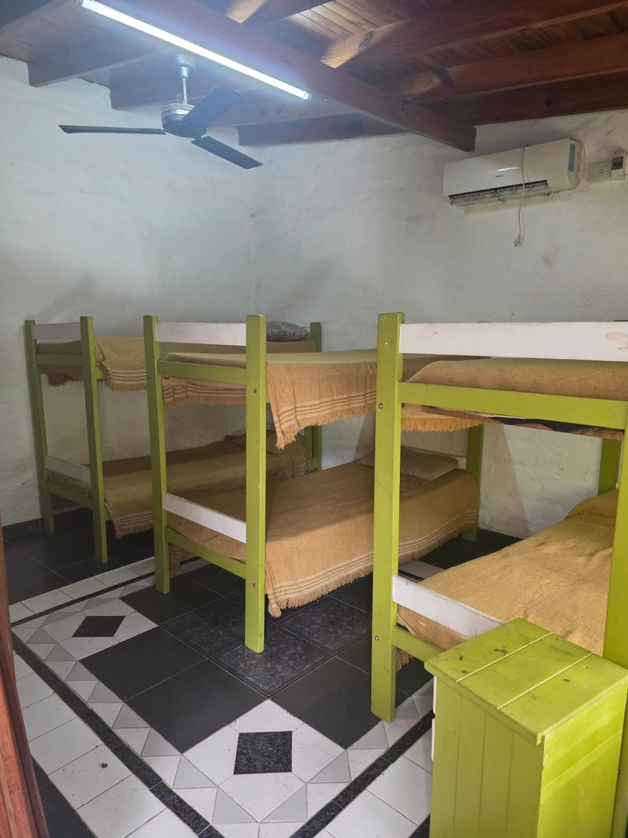 VENTA QUINTA CON PILETA TERRENO DE 1600 m2 EN 20 DE JUNIO - 27