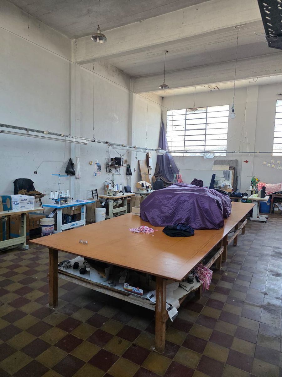 VENTA DOS VIVIENDAS + GALPÓN - 18