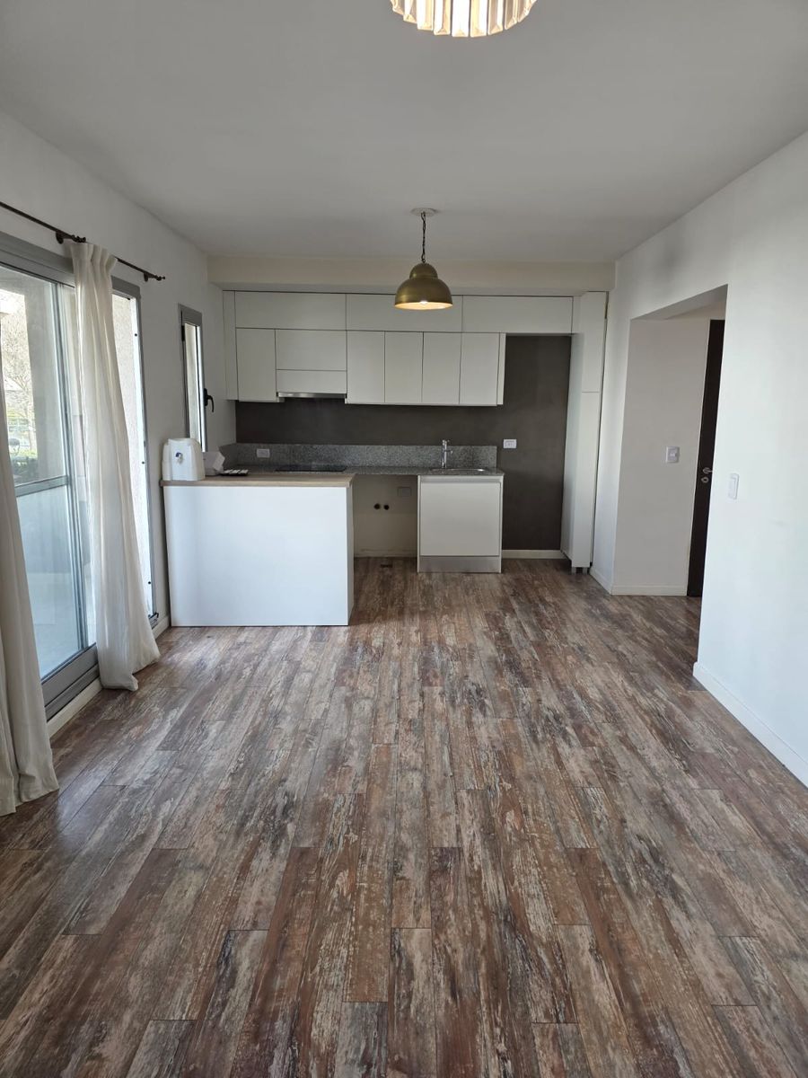 ALQUILER Departamento en 1º Piso - Barrio Sendero - 5