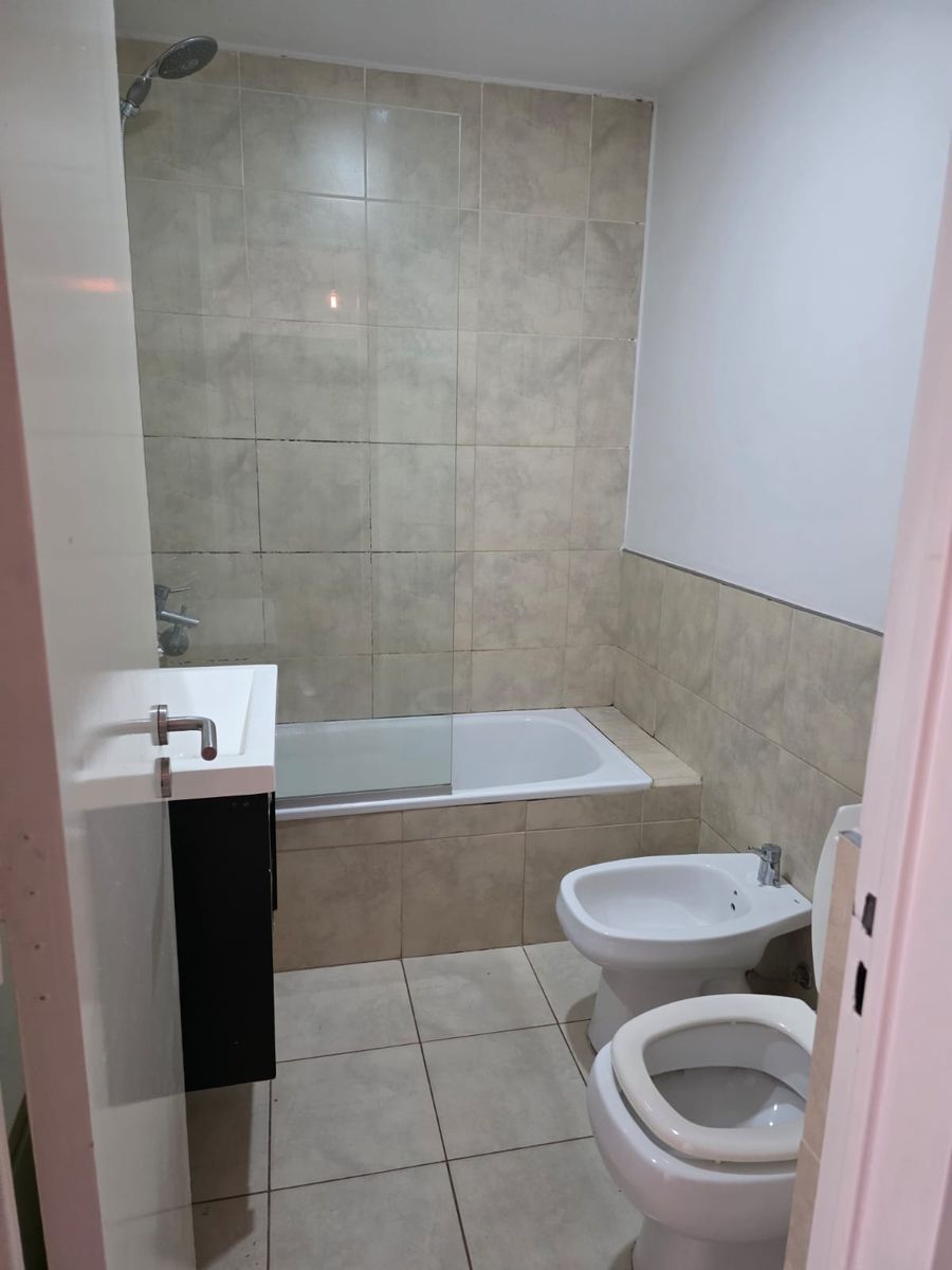 ALQUILER Departamento en 1º Piso - Barrio Sendero - 17