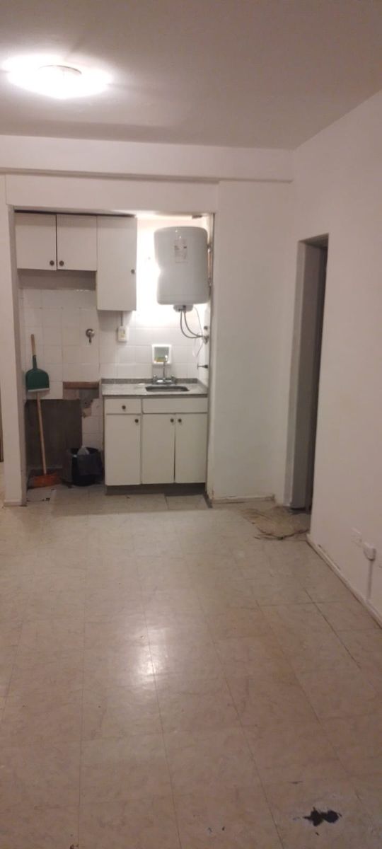 ALQUILER Monoambiente muy luminoso en 6º piso. TODO ELÉCTRICO - 2