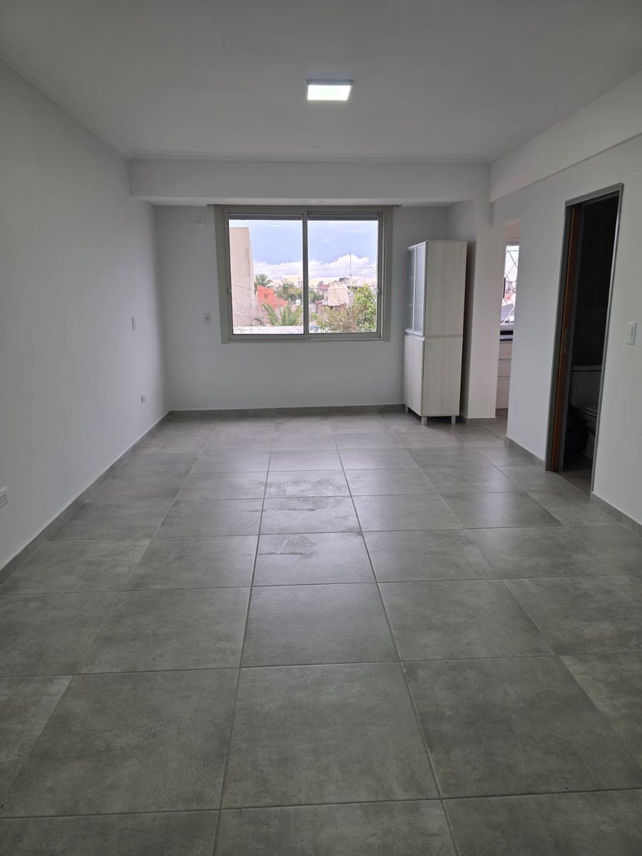 ALQUILER Monoambiente en 2º piso - TODO ELÉCTRICO