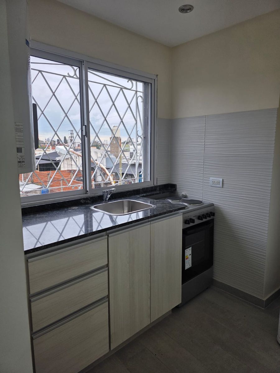 ALQUILER Monoambiente en 2º piso - TODO ELÉCTRICO - 3