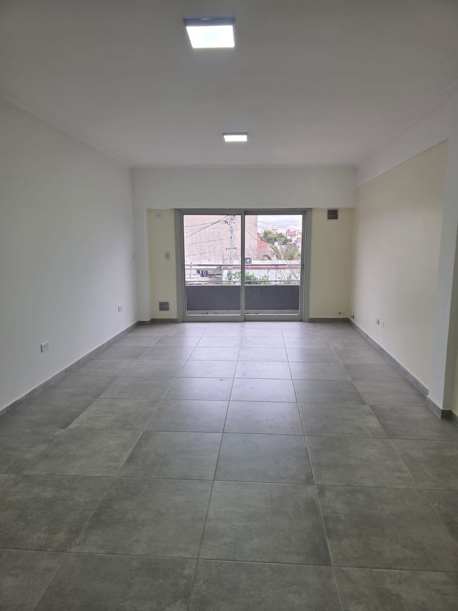ALQUILER Departamento al frente de 2 ambientes en 2º piso — foto 7
