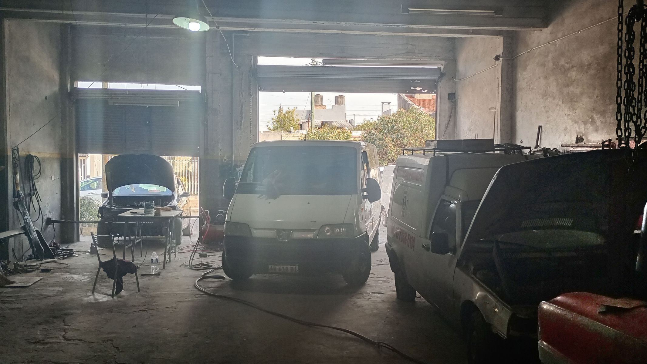 VENTA Amplio Galpón con 2 Departamentos en Block - 2