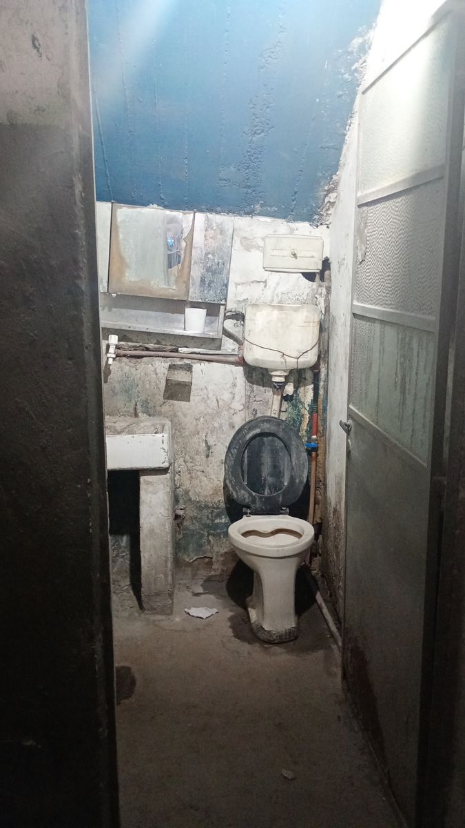 VENTA Amplio Galpón con 2 Departamentos en Block - 6