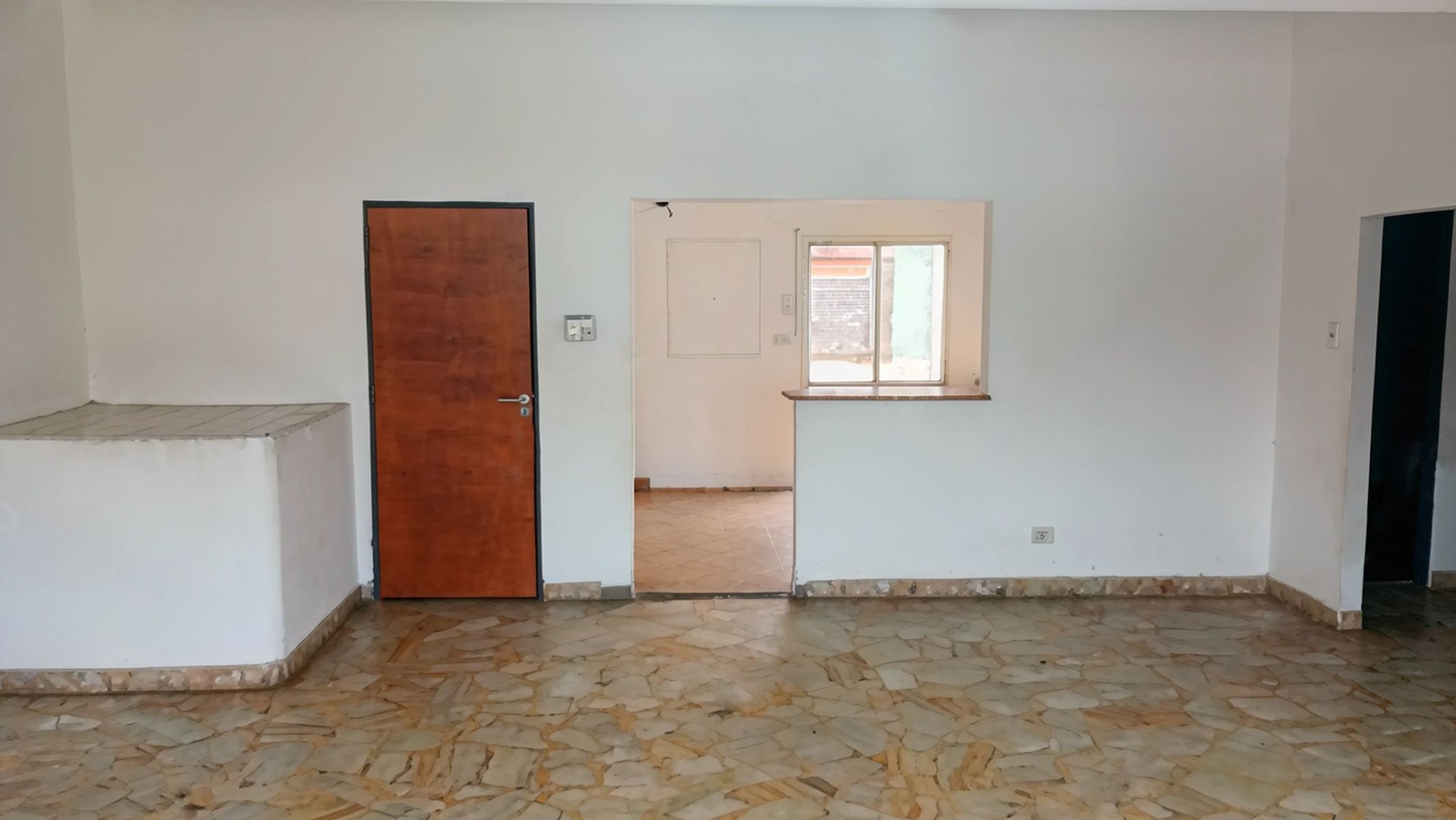 VENTA Amplio Galpón con 2 Departamentos en Block - 10