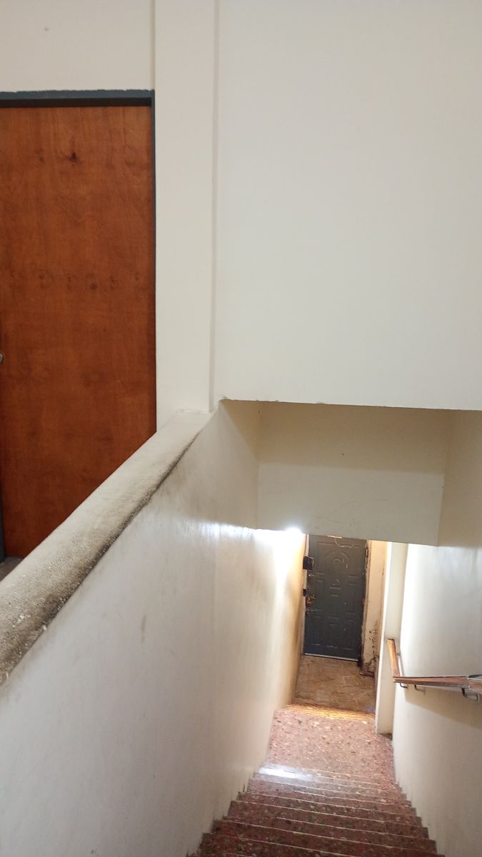 VENTA Amplio Galpón con 2 Departamentos en Block - 12