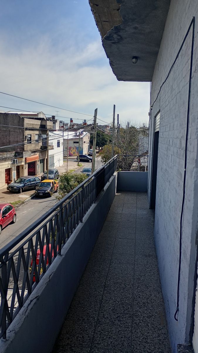 VENTA Amplio Galpón con 2 Departamentos en Block - 15