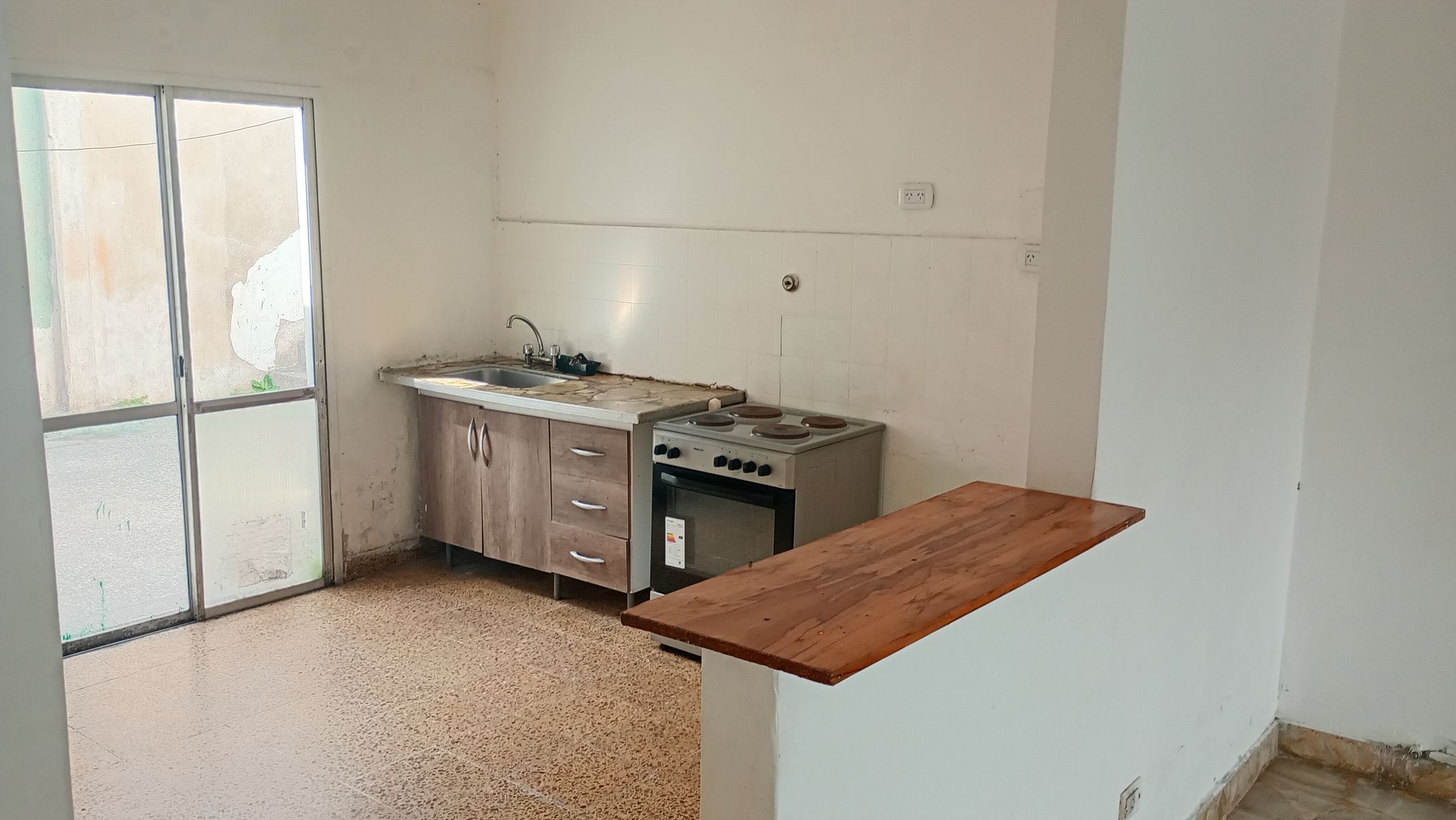 VENTA Amplio Galpón con 2 Departamentos en Block - 16
