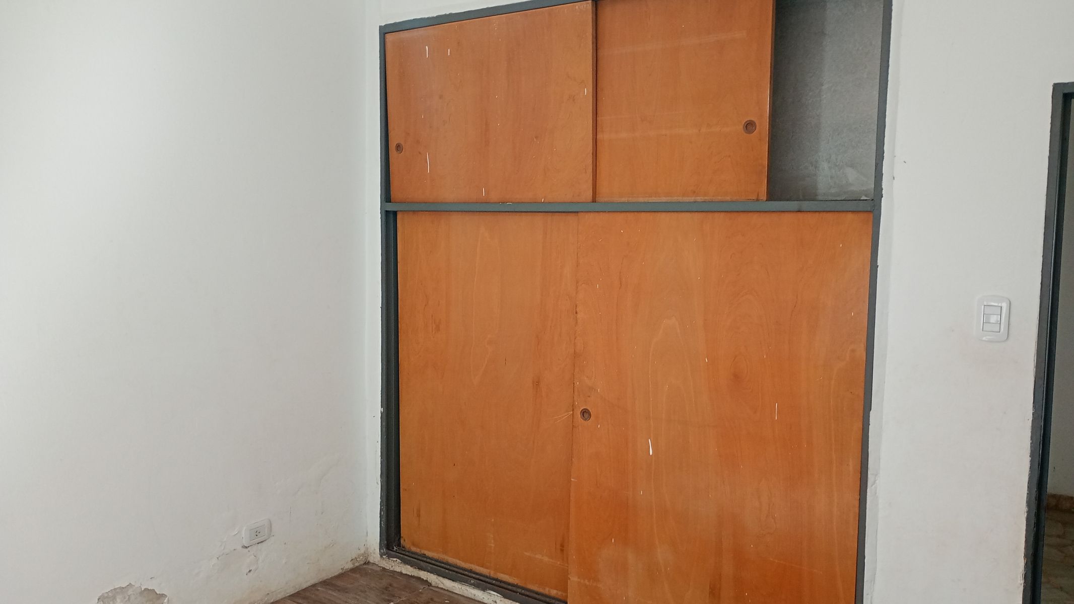 VENTA Amplio Galpón con 2 Departamentos en Block - 19