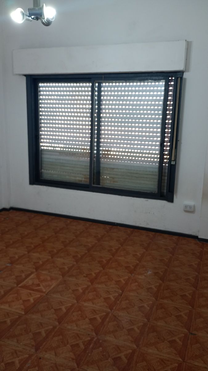 VENTA Amplio Galpón con 2 Departamentos en Block - 20