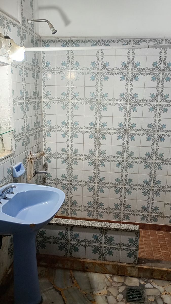VENTA Amplio Galpón con 2 Departamentos en Block - 23