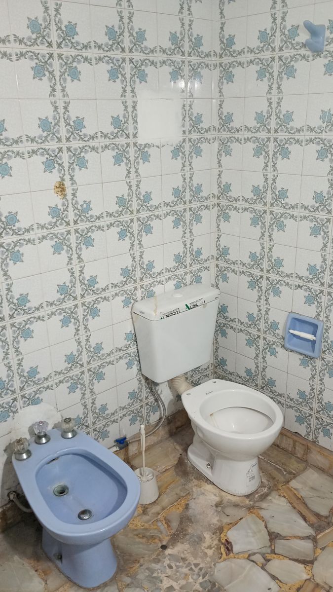 VENTA Amplio Galpón con 2 Departamentos en Block - 24