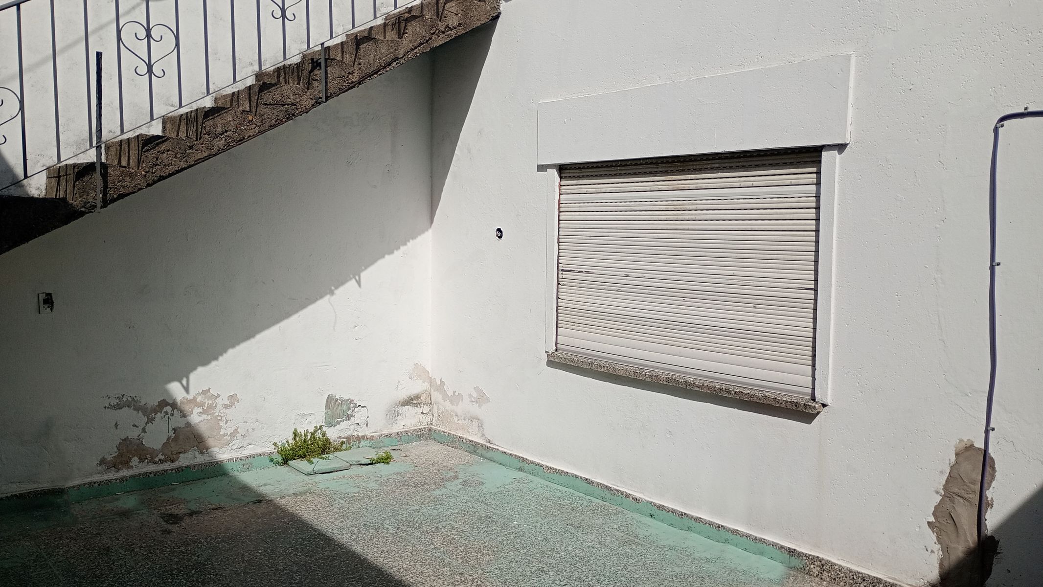 VENTA Amplio Galpón con 2 Departamentos en Block - 25