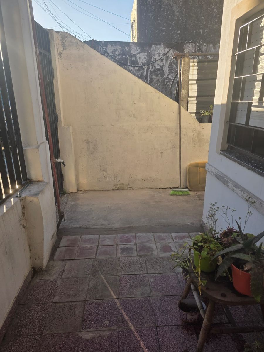 VENTA Casa de 3 ambientes al frente con vivienda de 3 ambientes al fondo - 2