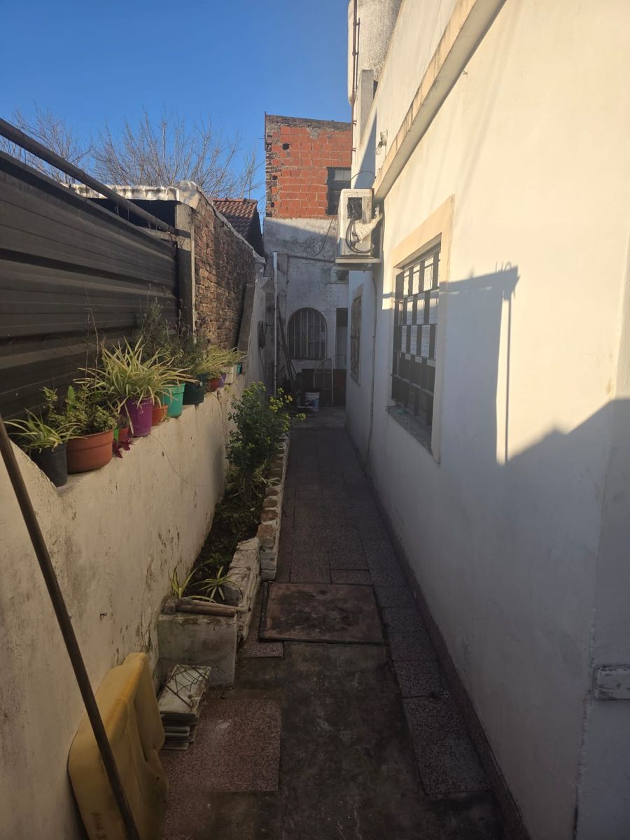 VENTA Casa de 3 ambientes al frente con vivienda de 3 ambientes al fondo - 3
