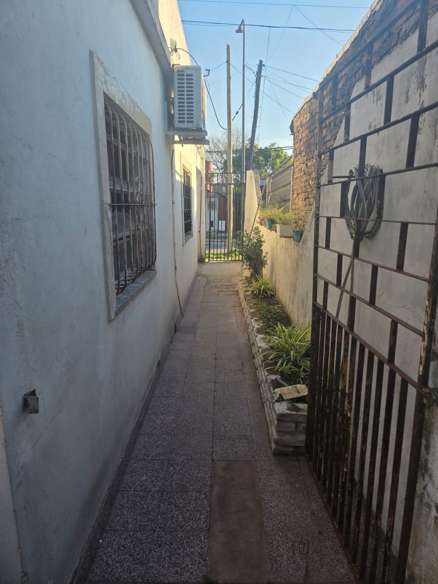 VENTA Casa de 3 ambientes al frente con vivienda de 3 ambientes al fondo - 17