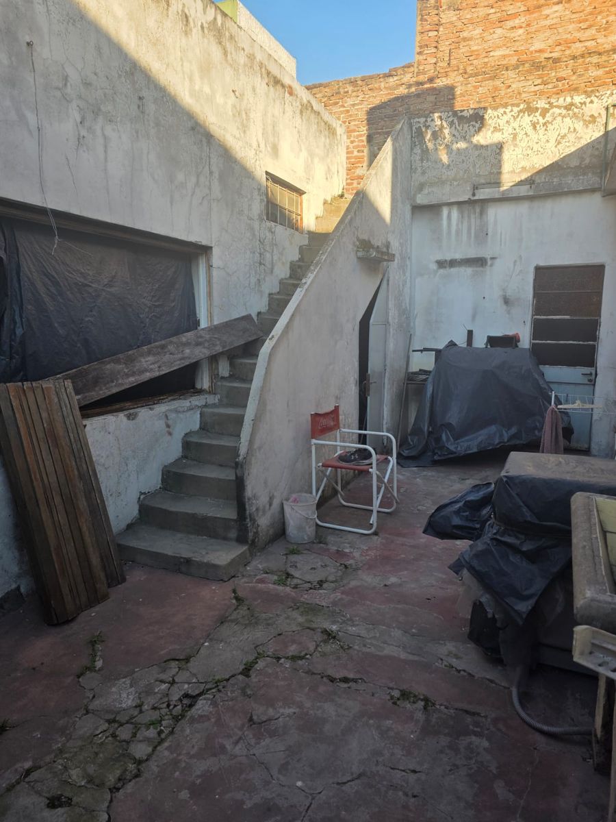 VENTA Casa de 3 ambientes al frente con vivienda de 3 ambientes al fondo - 18