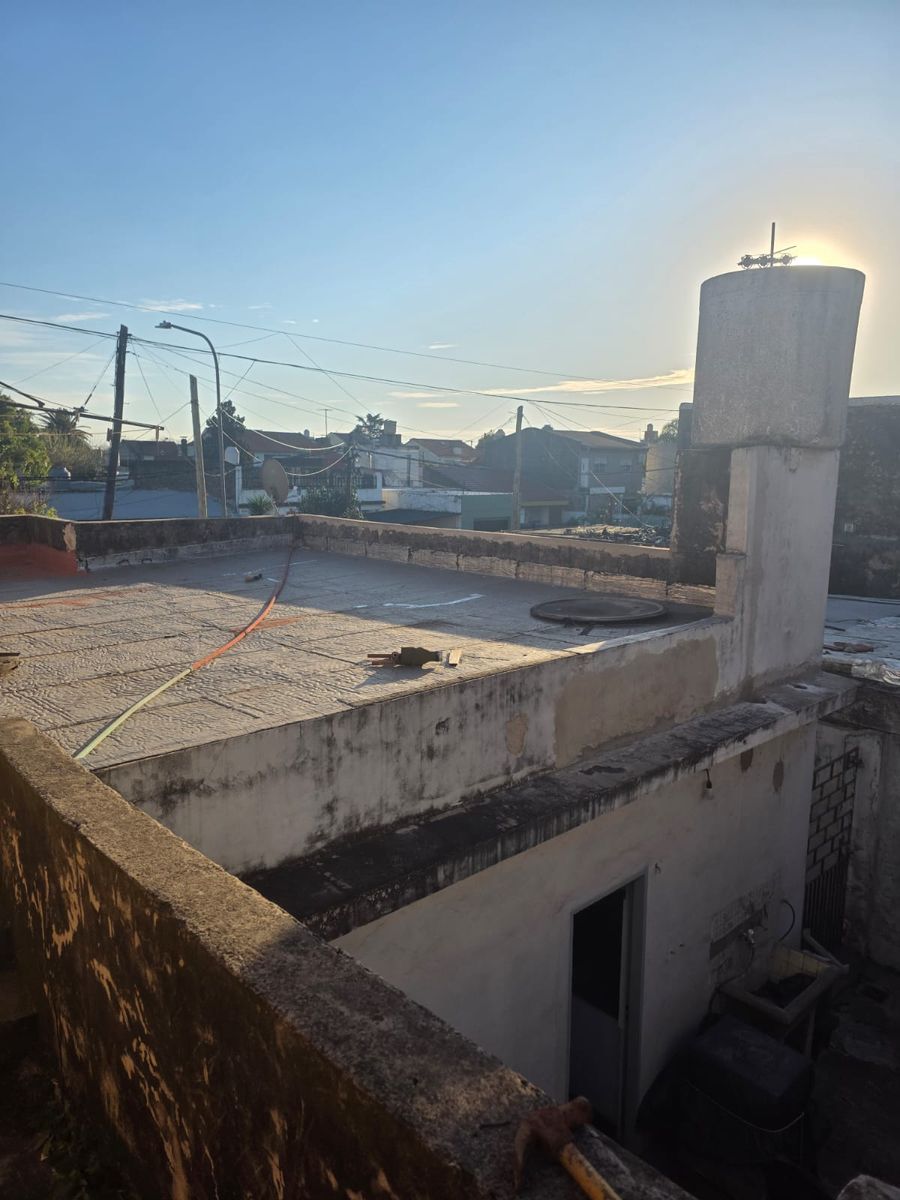 VENTA Casa de 3 ambientes al frente con vivienda de 3 ambientes al fondo - 19